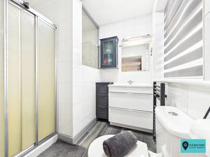 En Suite - click for photo gallery
